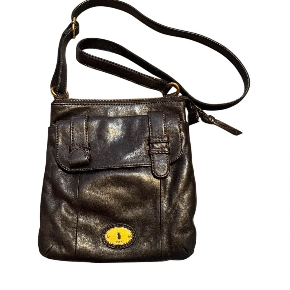 Fossil Black‎ Leather Crossbody Bag Flap Front Key Logo Brass Hardware Vintage